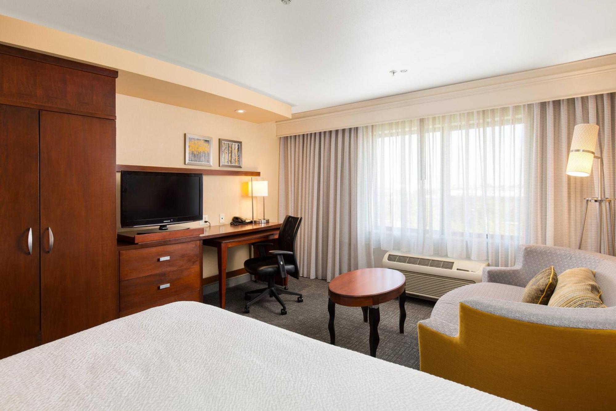 Отель Courtyard By Marriott Ontario Ранчо-Кукамонга Экстерьер фото