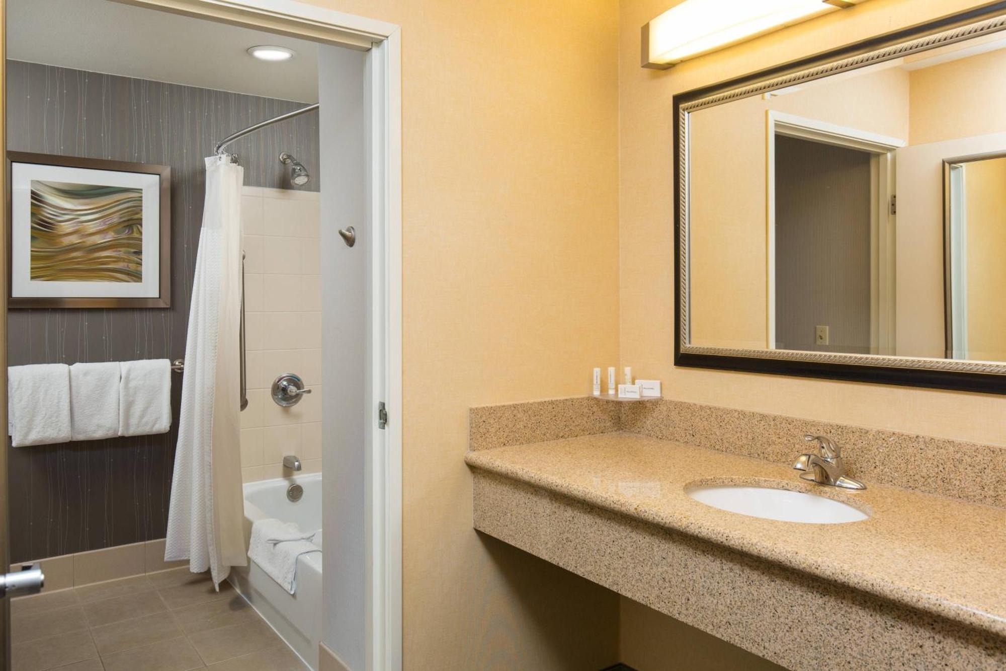 Отель Courtyard By Marriott Ontario Ранчо-Кукамонга Экстерьер фото