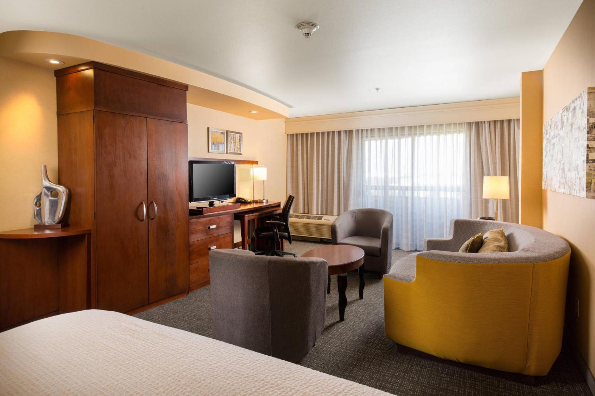 Отель Courtyard By Marriott Ontario Ранчо-Кукамонга Экстерьер фото
