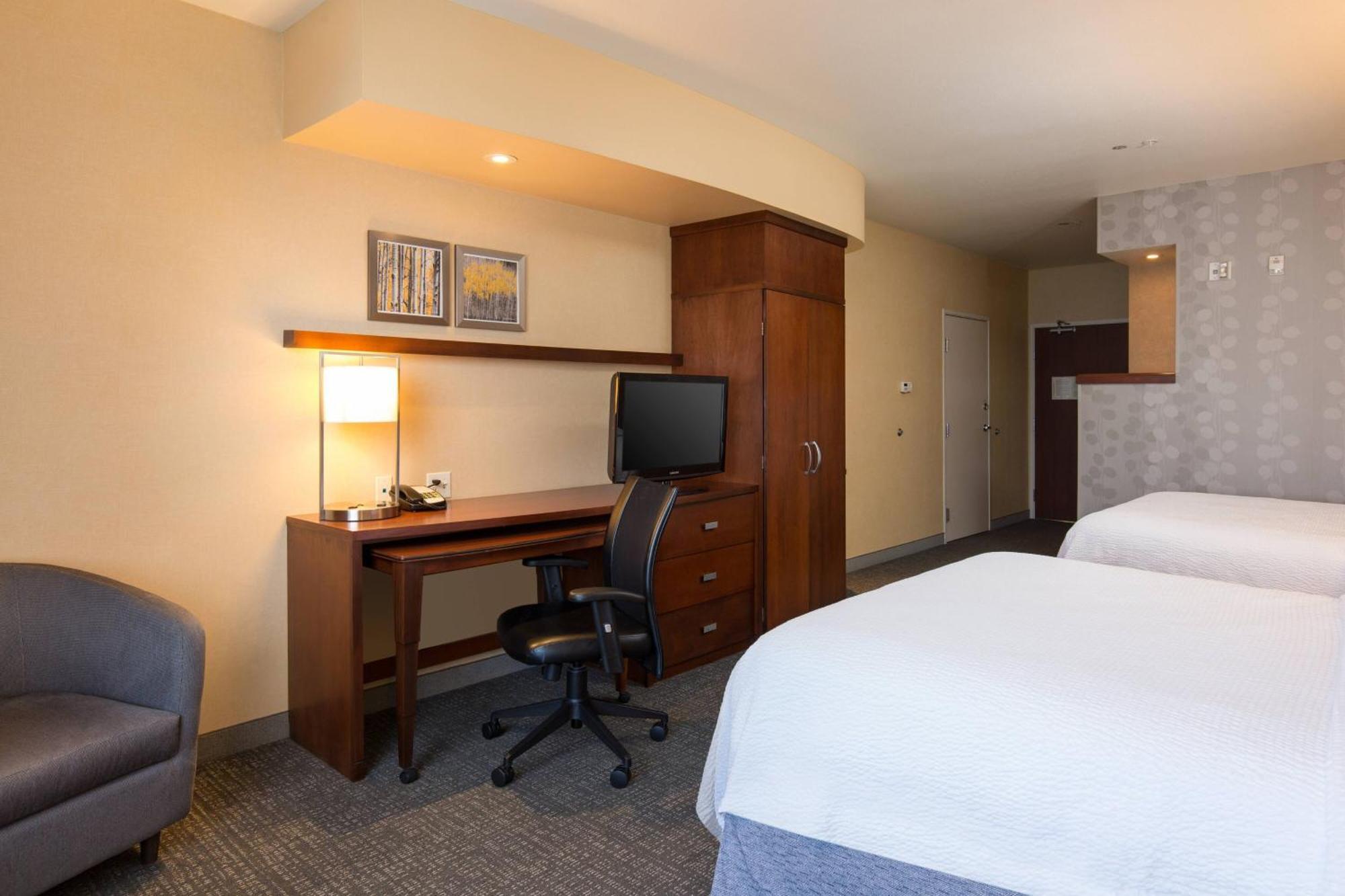 Отель Courtyard By Marriott Ontario Ранчо-Кукамонга Экстерьер фото