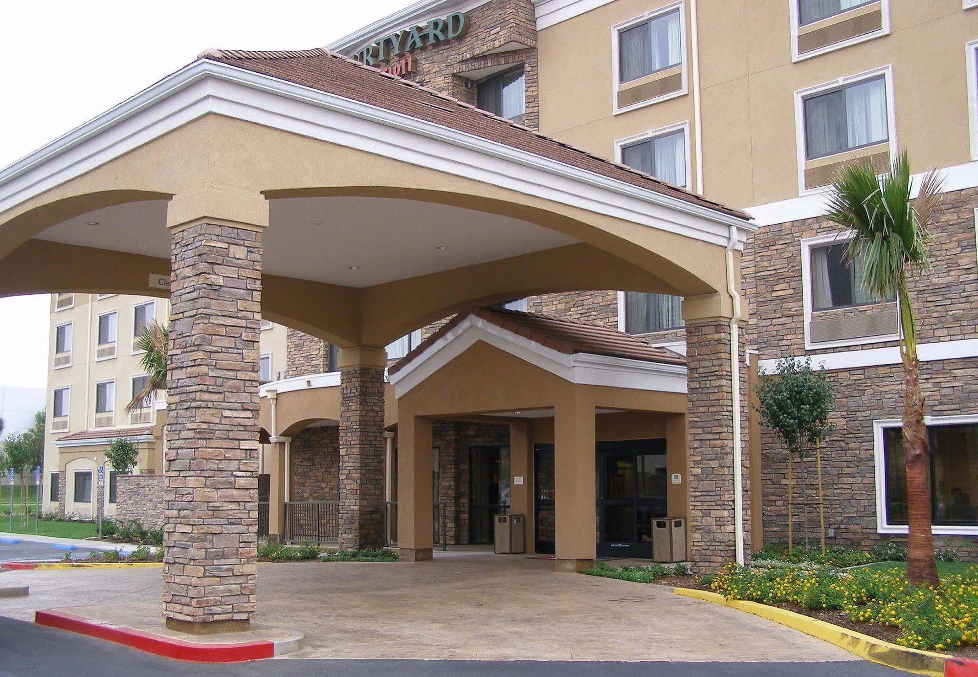 Отель Courtyard By Marriott Ontario Ранчо-Кукамонга Экстерьер фото